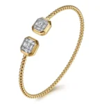 Exquisite 21K Yellow Gold Split Bangle Adorned with Baguette and Princess Diamonds - Image 3